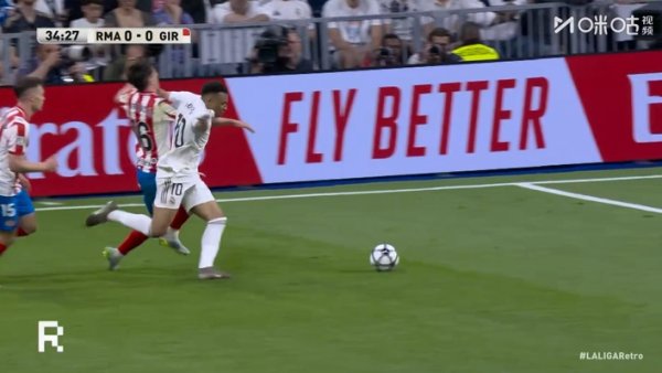 配资导航网 姆巴佩突入禁区被吹犯规在先，不满判罚抗议染黄